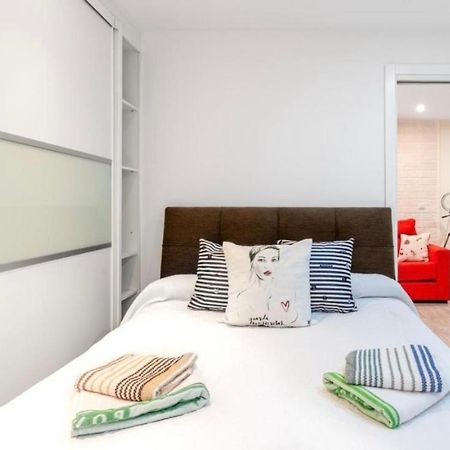 Vialia Apartamentos Suites Малага Екстериор снимка