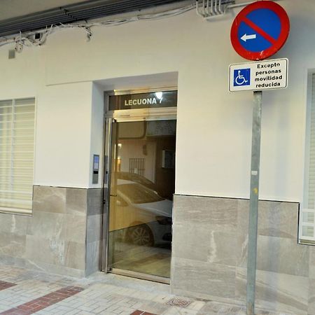 Vialia Apartamentos Suites Малага Екстериор снимка
