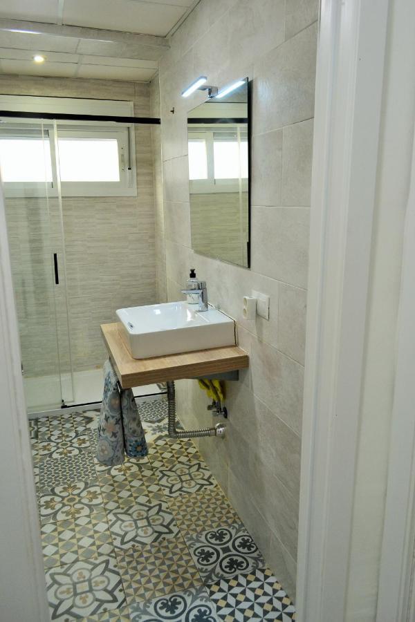 Vialia Apartamentos Suites Малага Екстериор снимка