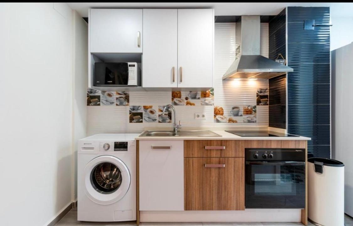 Vialia Apartamentos Suites Малага Екстериор снимка