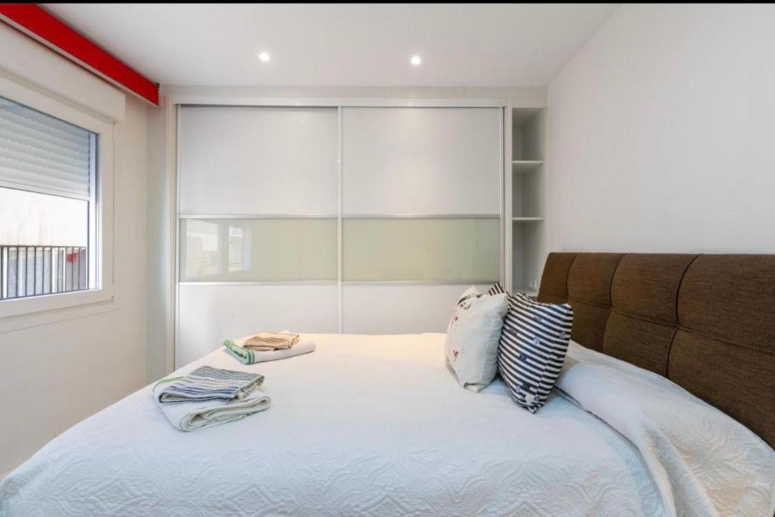 Vialia Apartamentos Suites Малага Екстериор снимка