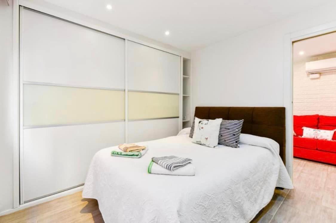 Vialia Apartamentos Suites Малага Екстериор снимка