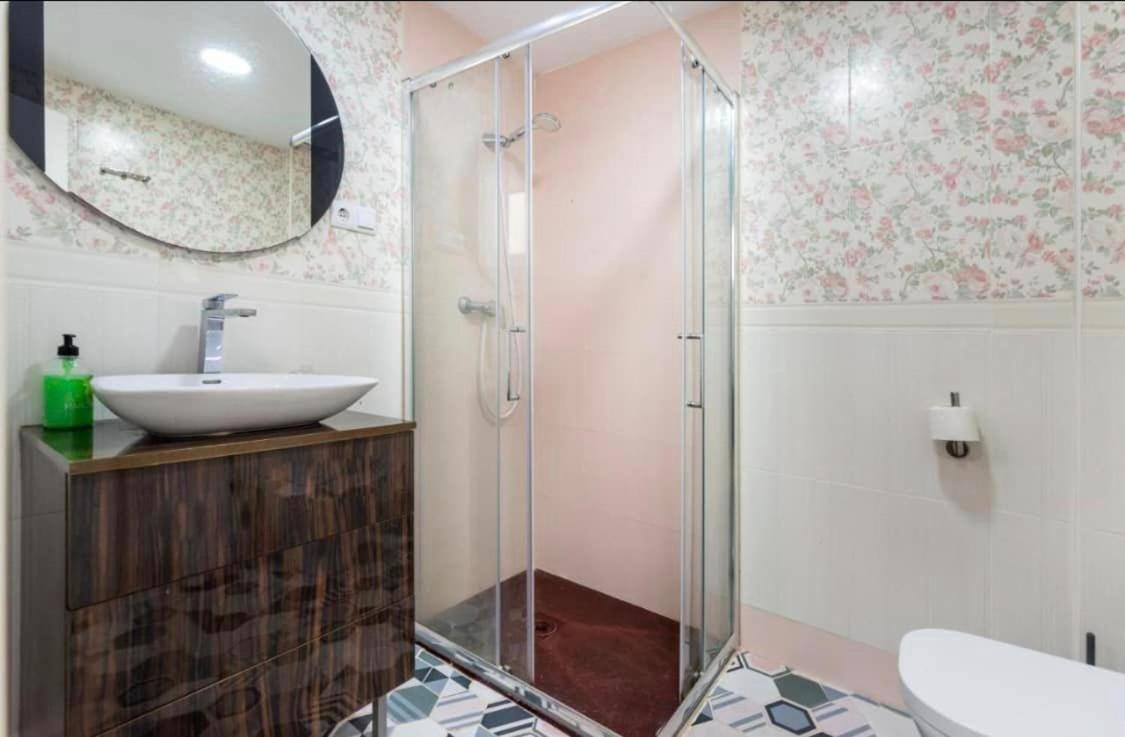 Vialia Apartamentos Suites Малага Екстериор снимка