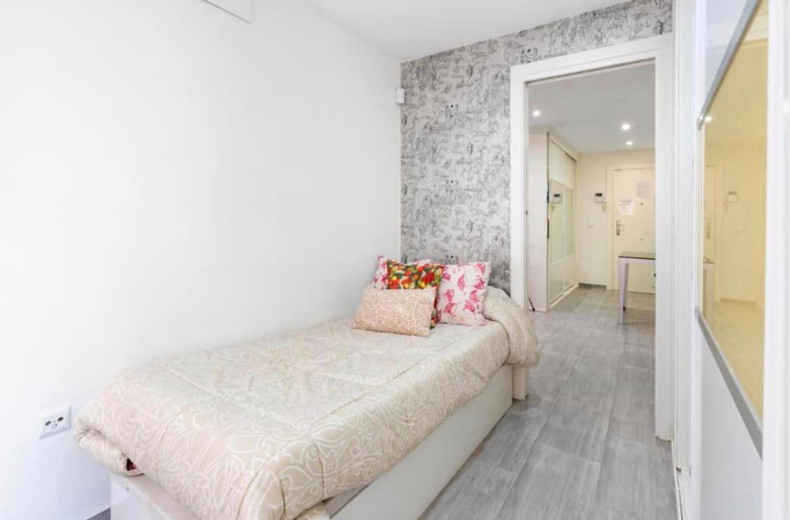 Vialia Apartamentos Suites Малага Екстериор снимка