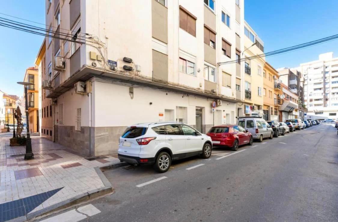Vialia Apartamentos Suites Малага Екстериор снимка