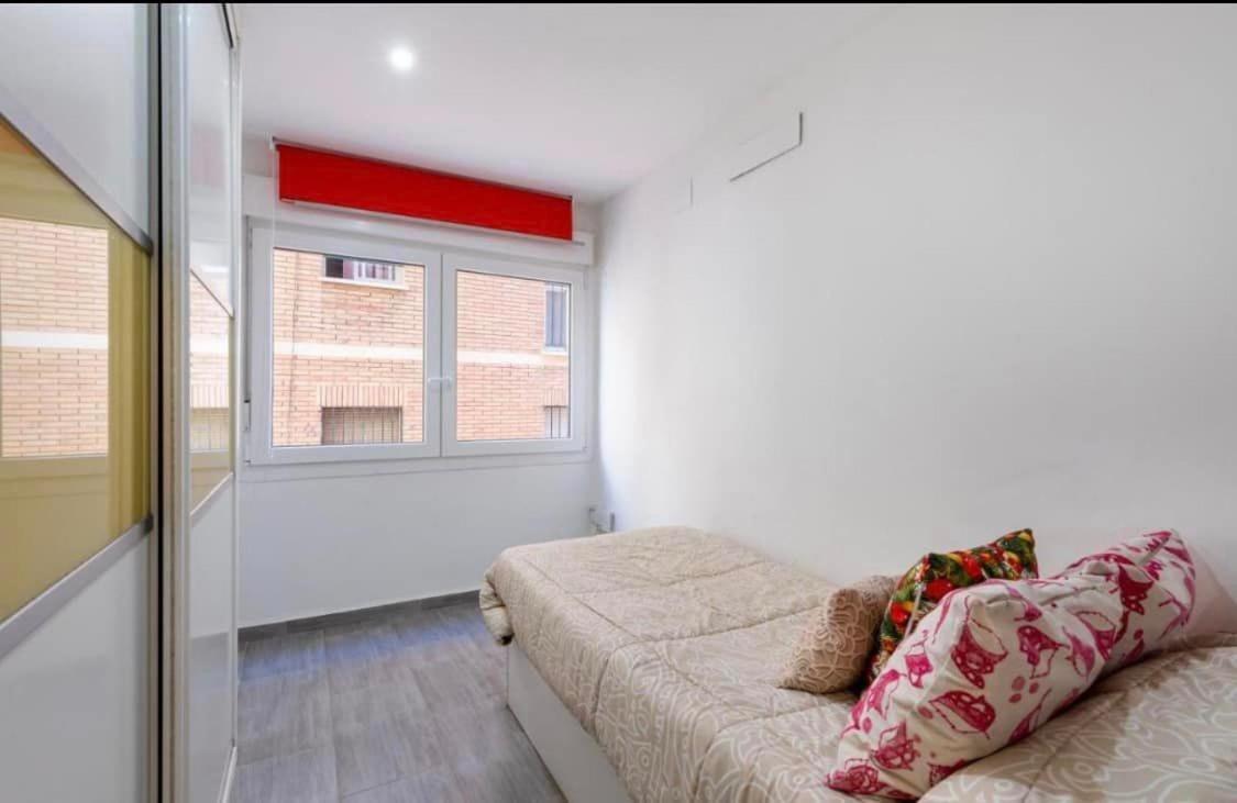 Vialia Apartamentos Suites Малага Екстериор снимка